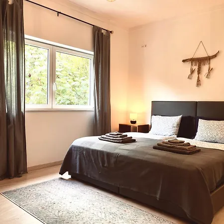 Apartment Edles In Architektenvilla Mit Grossem Pool, Sauna, Dachterrasse Und Malerischem Garten