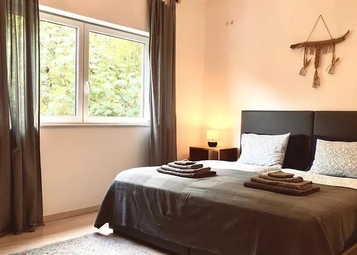 Apartament Edles In Architektenvilla Mit Grossem Pool, Sauna, Dachterrasse Und Malerischem Garten